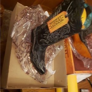 9 1/2 never wore want $260 paid $280 still has tags on them